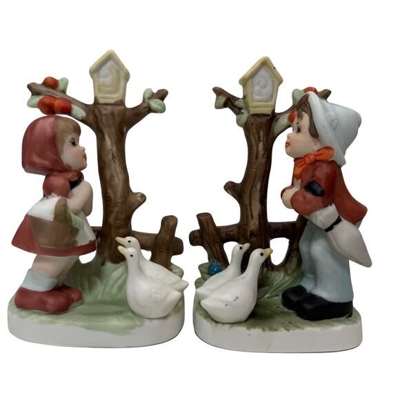 Vintage Taiwan Boy & Girl Figurine Set with Geese Farm Scene Porcelain 1980s - Picture 2 of 8